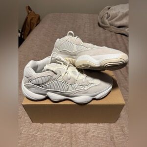 Adidas Yeezy 500 Box in Tan